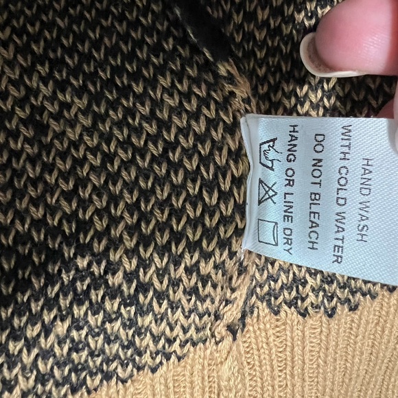 Andree Asymmetrical Sweater with Shoulder Cut Out and Gold Fastener New - Picture 7 of 10